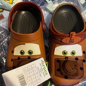 CROCS MATER PIXAR